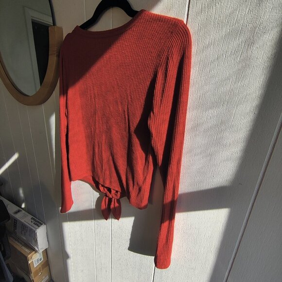 Abercrombie & Fitch Knit Top, tie at waist, long sleeved in soft red fabric. - Picture 3 of 5